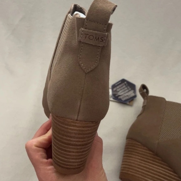 TOMS Kayley Taupe Grey Suede Boot - Picture 12 of 16